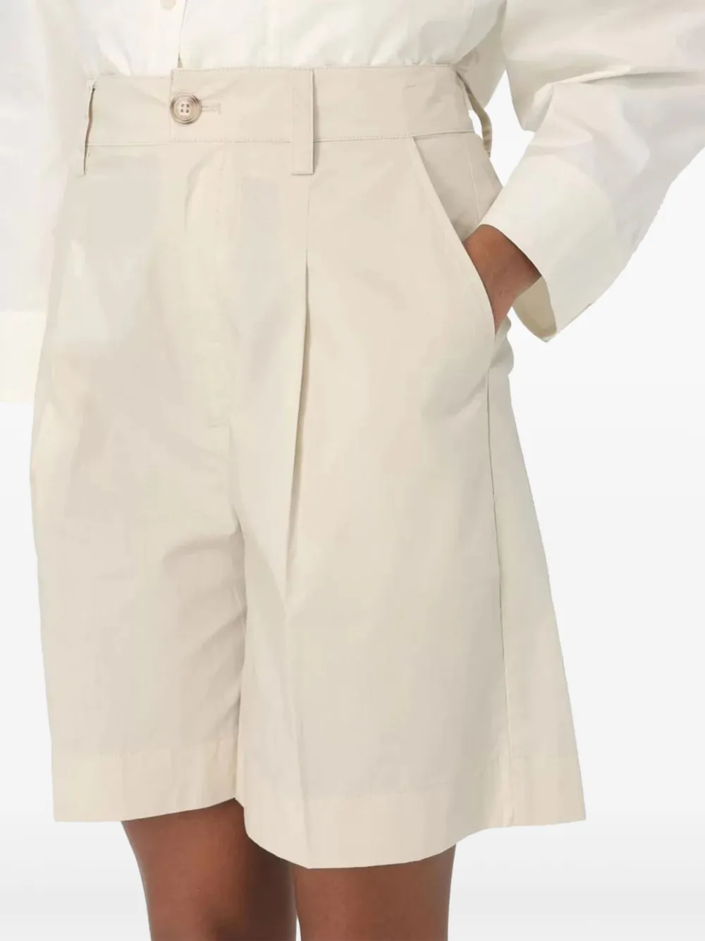 Woolrich pleated button shorts Beige