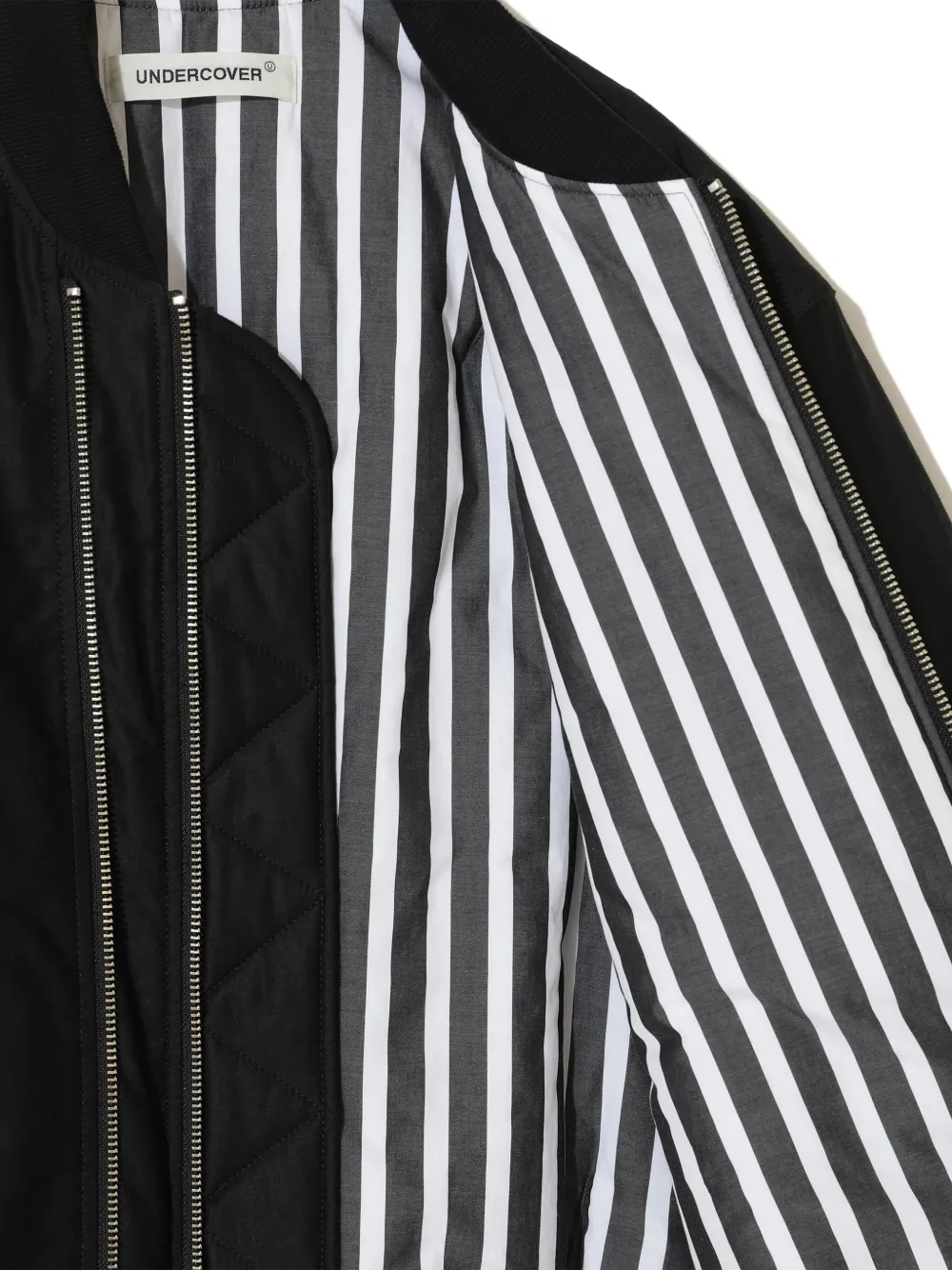 Undercover Gewatteerd bomberjack met geborduurde patch Zwart