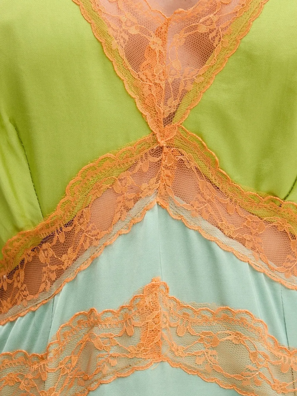 NEVER FULLY DRESSED Midi-jurk met kanten vlak Groen