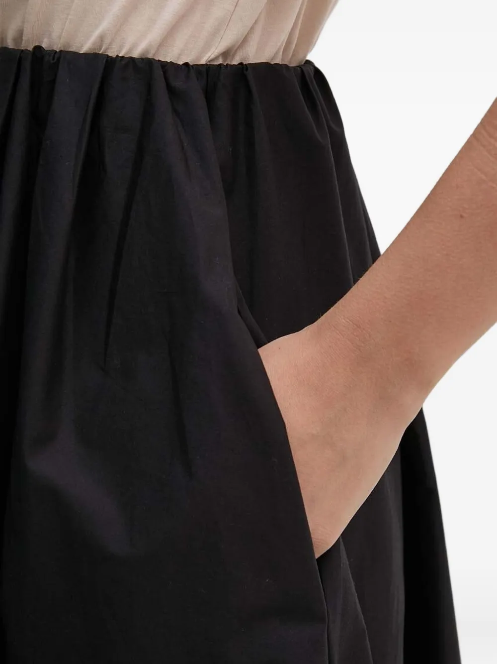 Sandro Ferrone Gesmockte midi-jurk met elastische taille Zwart