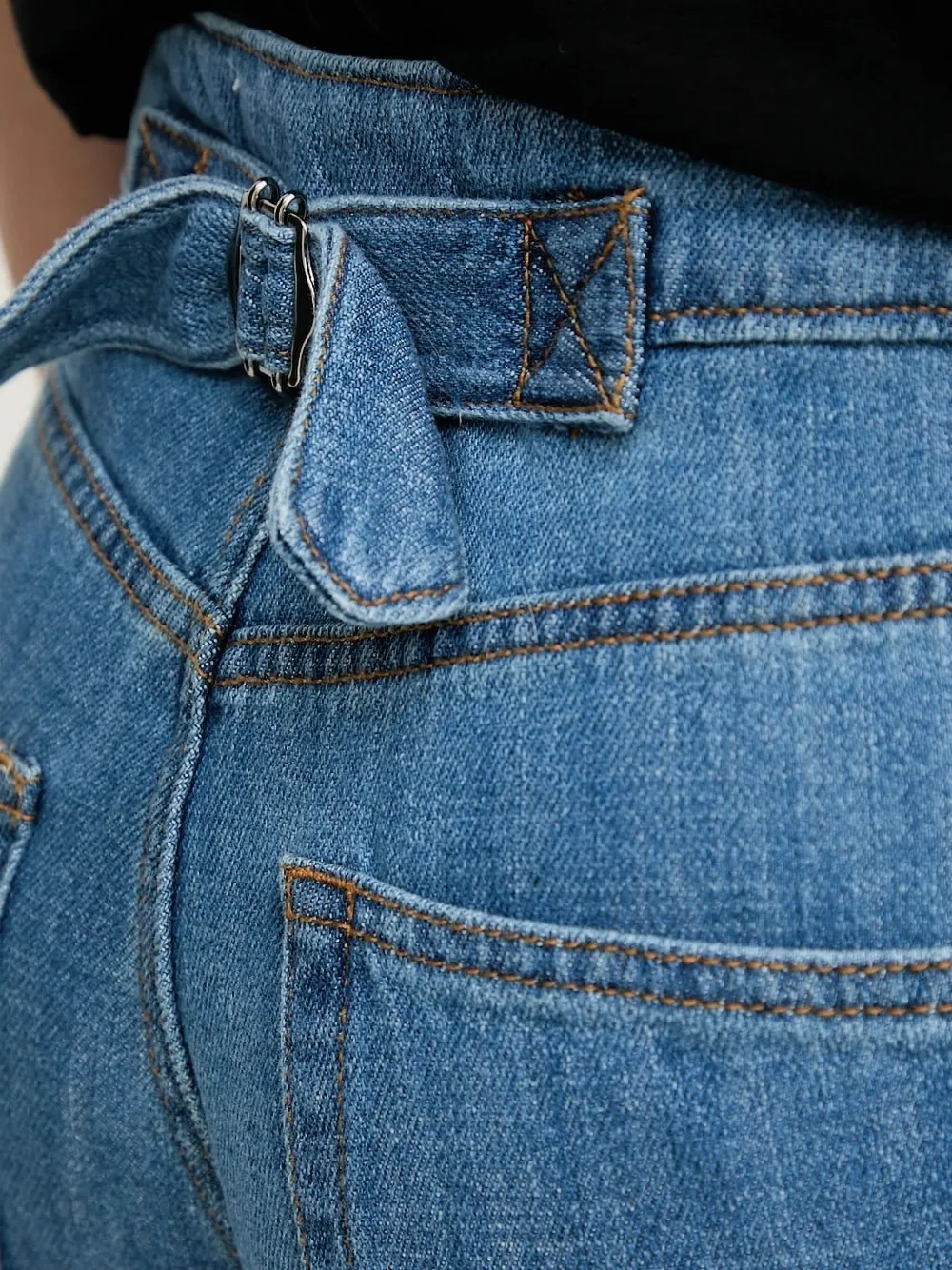 Silvian Heach Belted Jeans In Blue