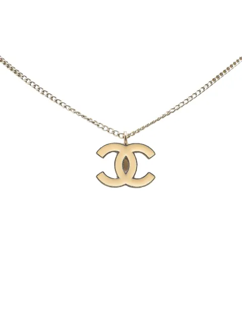 CHANEL Pre-Owned 2004 Silver Enamel CC Pendant Necklace costume necklace