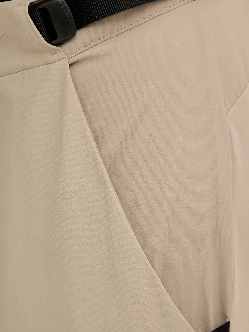 Peak Performance Belted Pocket Trousers In Neutral