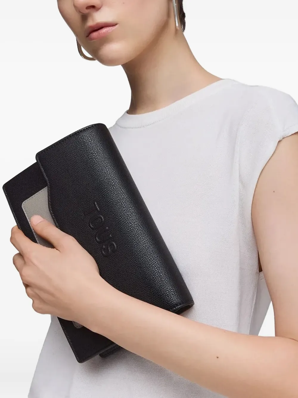 Tous Audree Saffiano Embossed-panel Clutch In Black