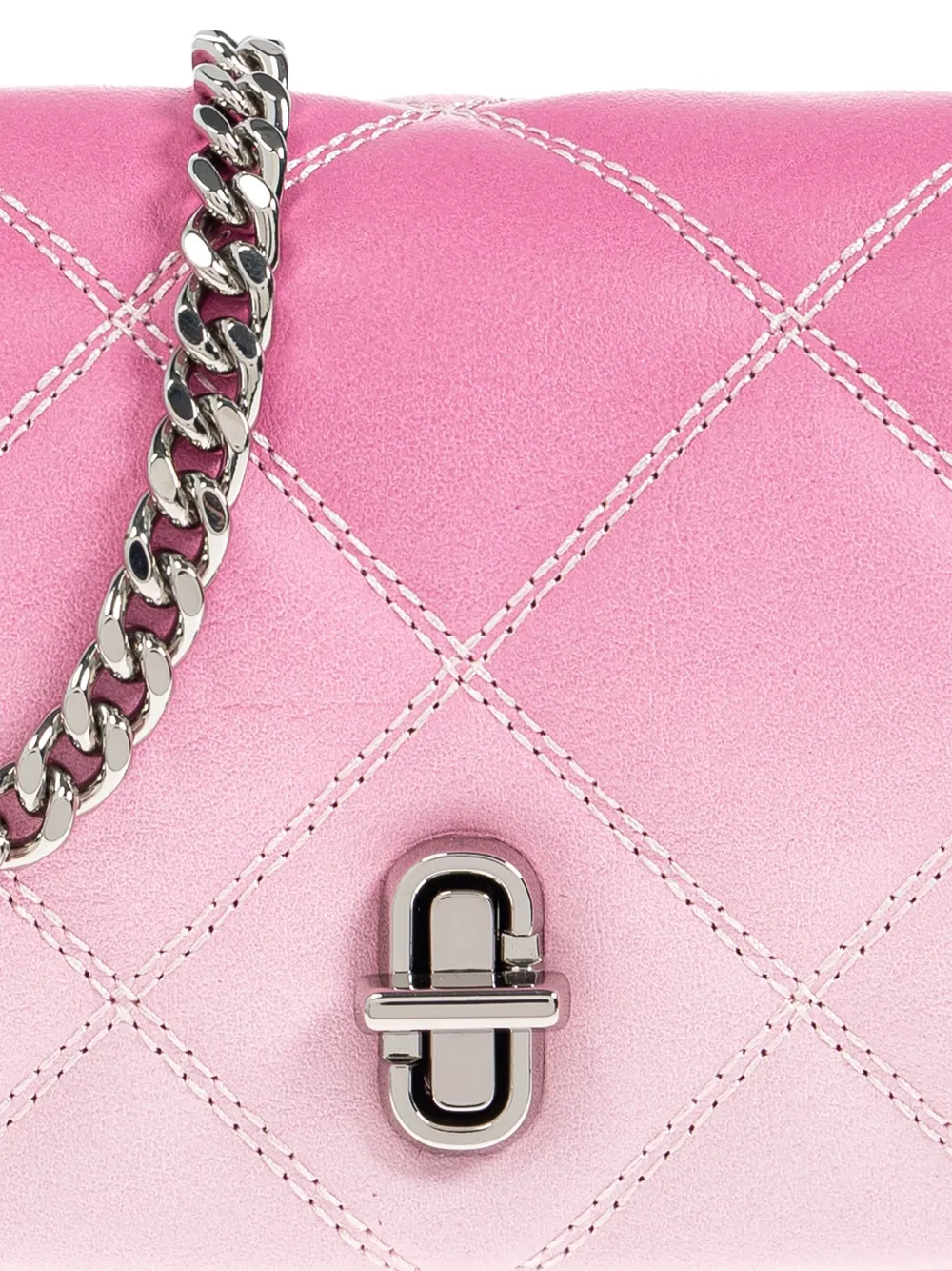 Marc Jacobs Kleine gewatteerde crossbodytas met ketting Roze
