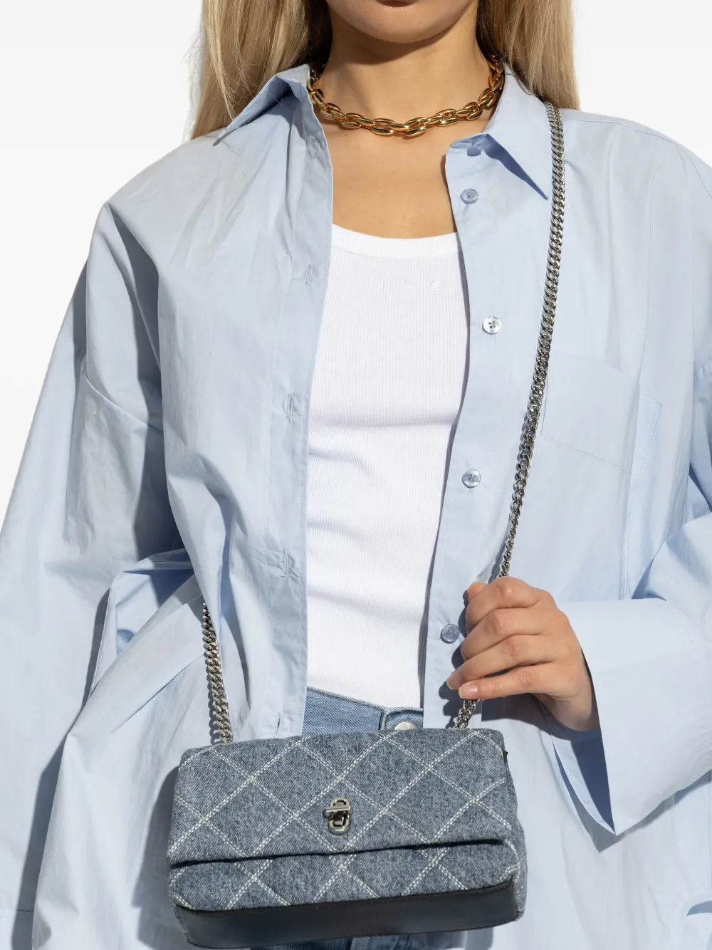 Marc Jacobs Kleine gewatteerde crossbodytas met ketting Blauw