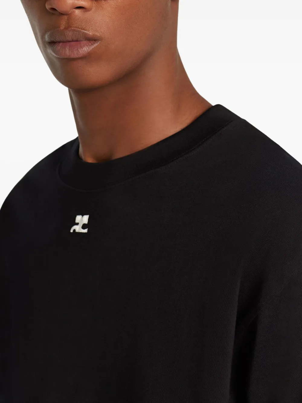 Courrèges logo-embroidered short-sleeve T-shirt Zwart