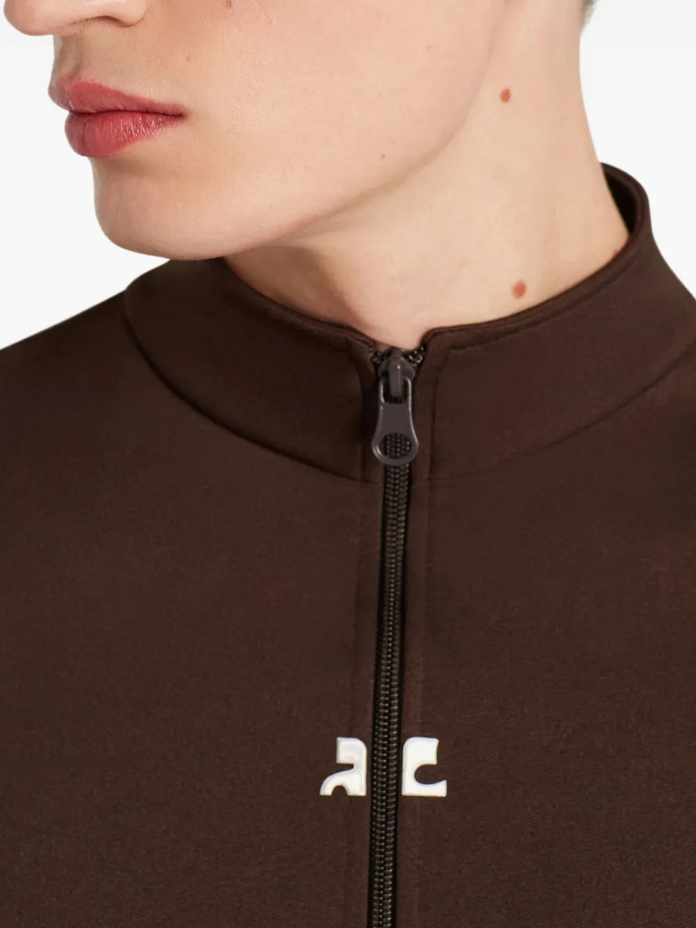 Courrèges T-shirt met rits en kraag Bruin