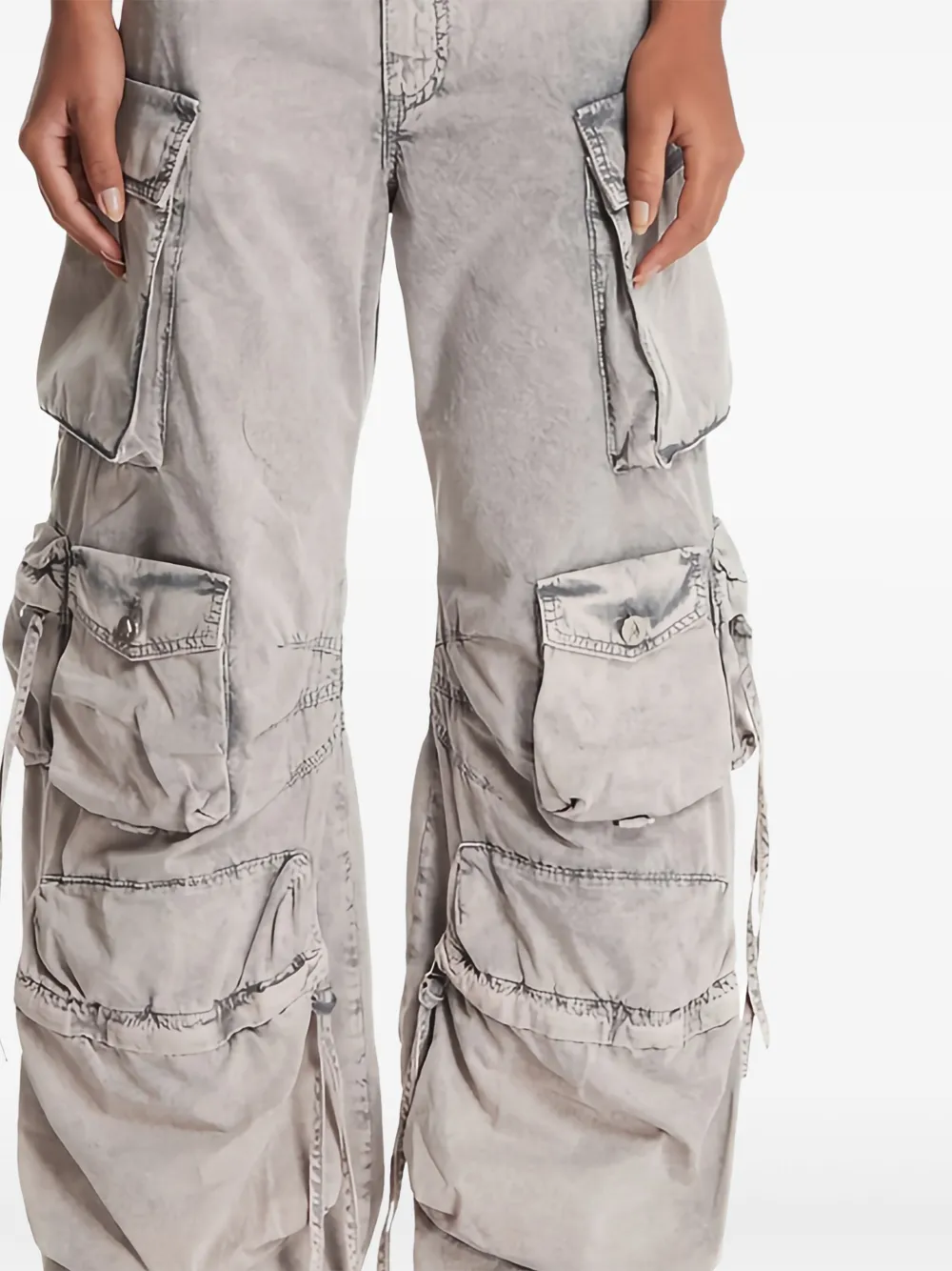 The Attico Flared cargo broek met meerdere zakken - Grijs