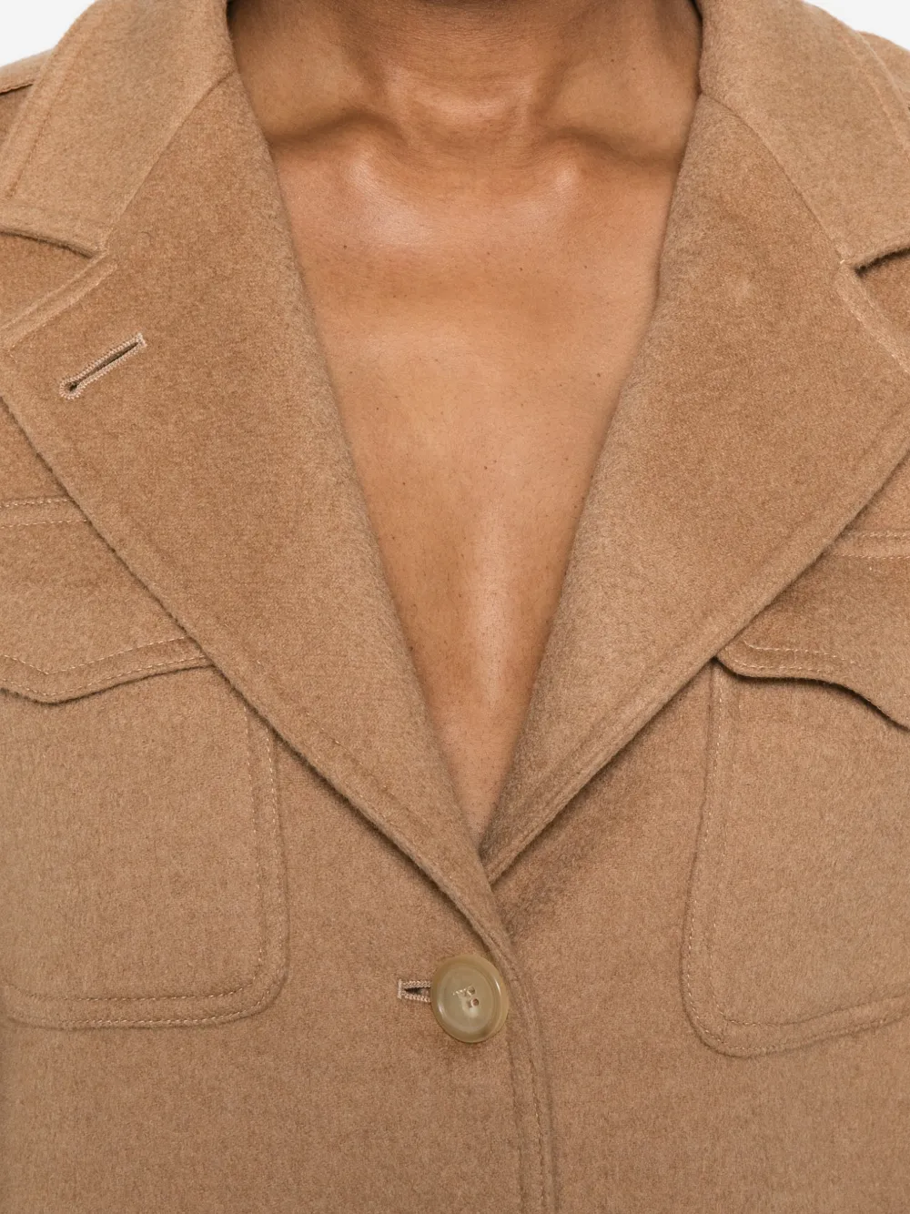 Max Mara Jack met klepzak en knoopsluiting Beige