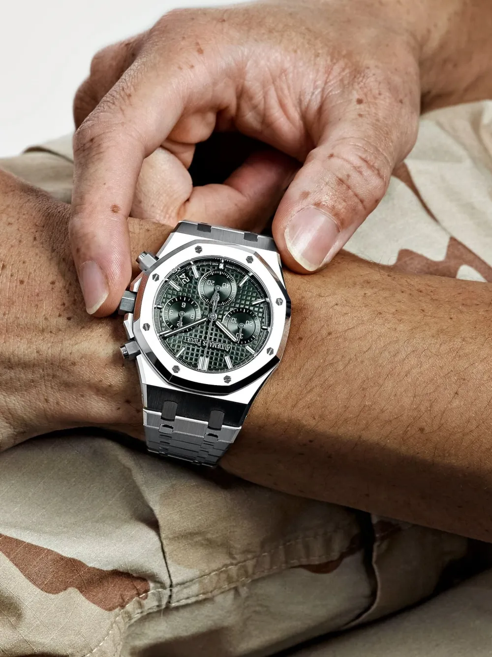 Audemars Piguet pre owned Royal Oak 41mm | Pre-Owned | Image 2