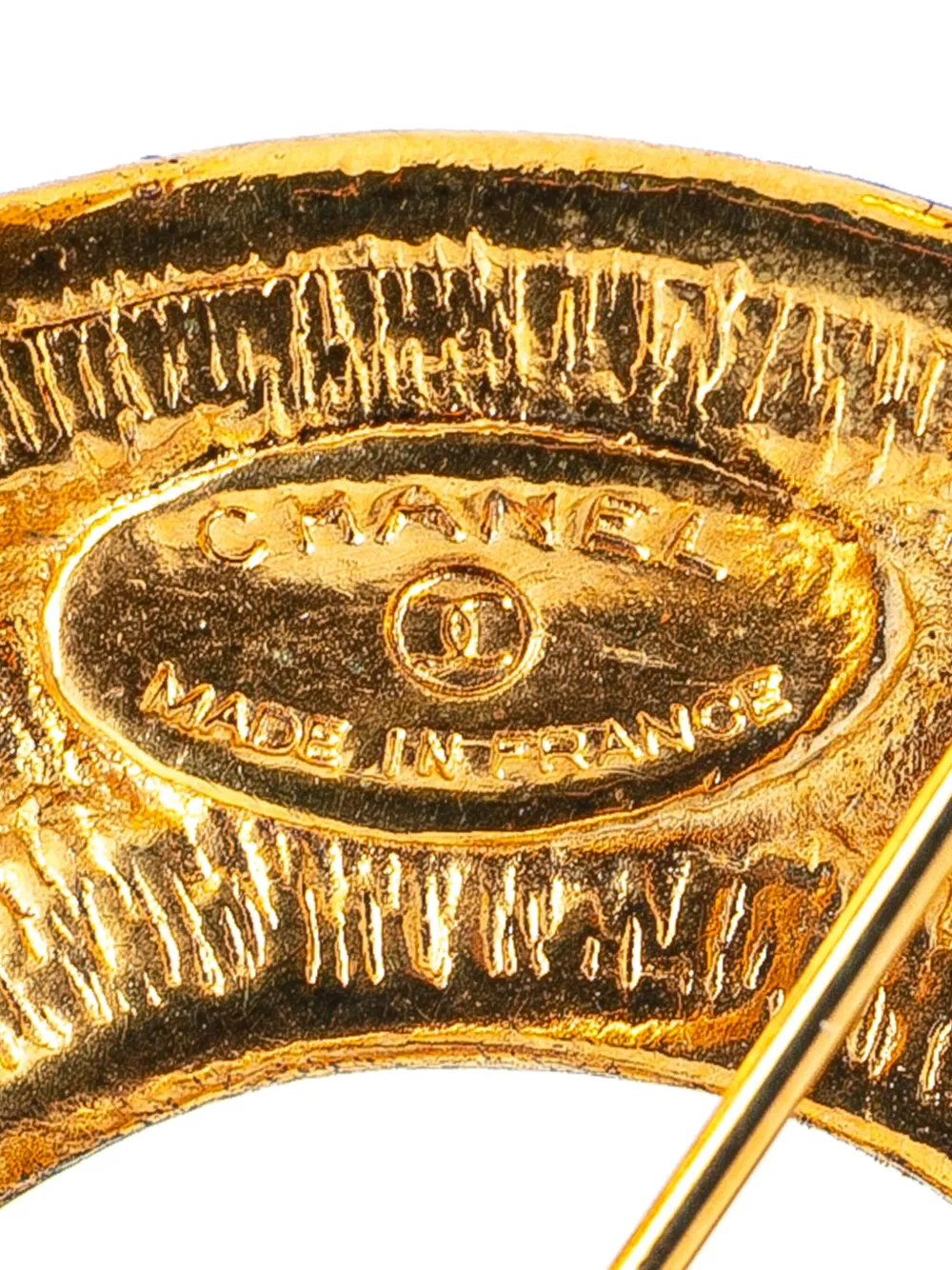 Pre-owned Chanel 1970-1980 Gold Plated Cc Quilted Brooch Costume Brooch