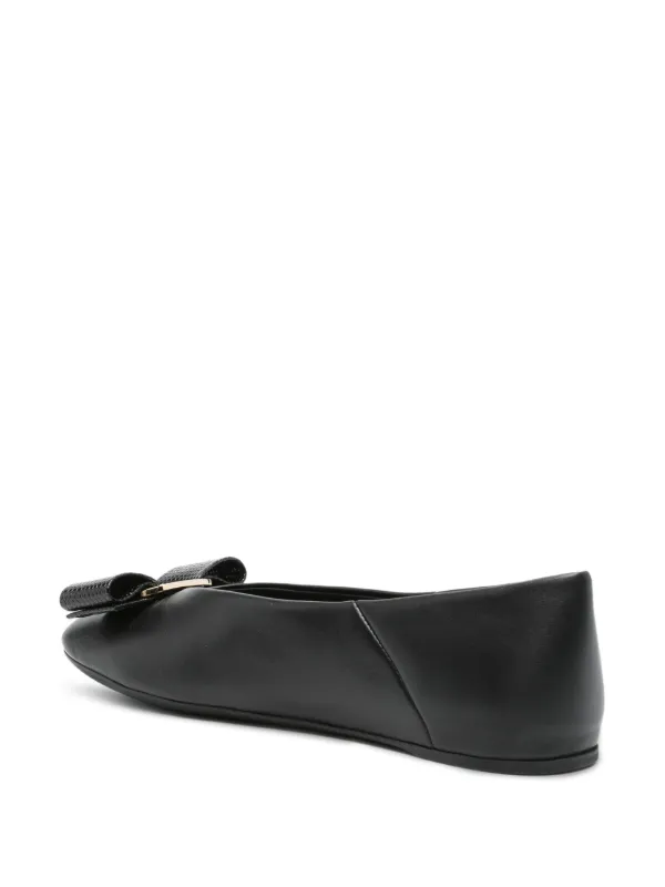 SalvatoreFerragamo レザーフラットシューズ Ferragamo レザーフラットシューズ | ブラック | FARFETCH JP