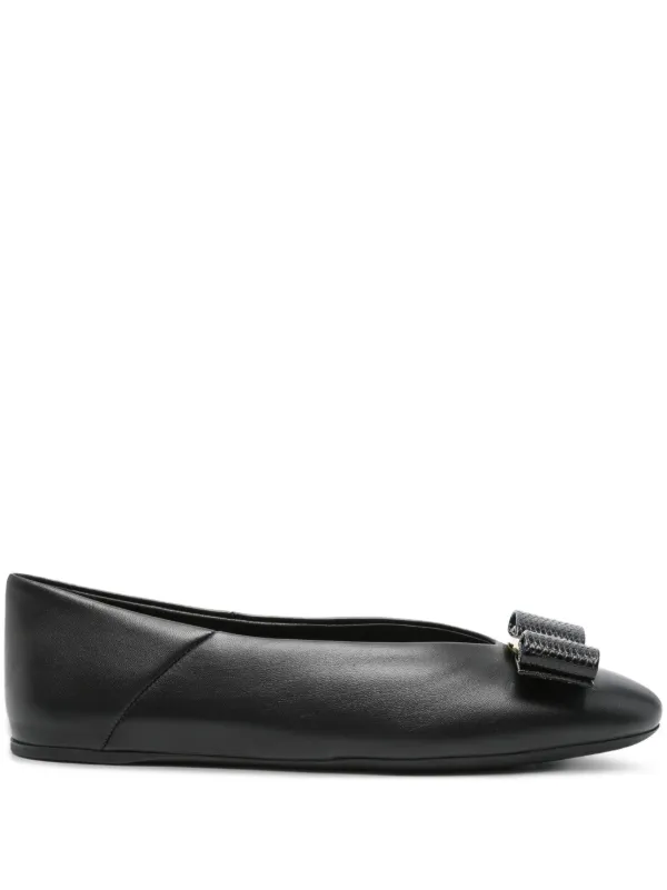 Ferragamo レザーフラットシューズ | ブラック | FARFETCH JP