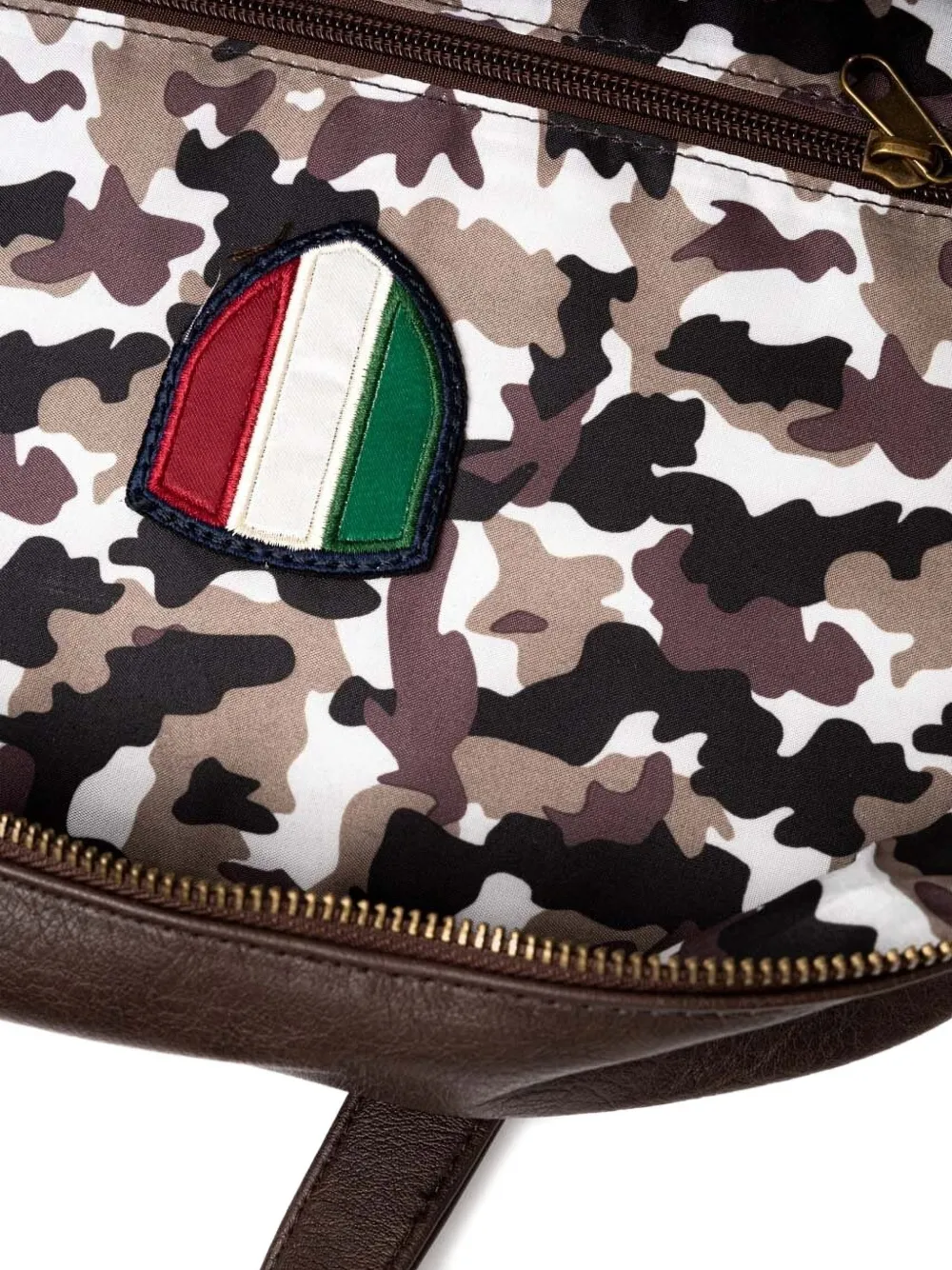 Aeronautica Militare Rugzak met patch en handgreep Bruin