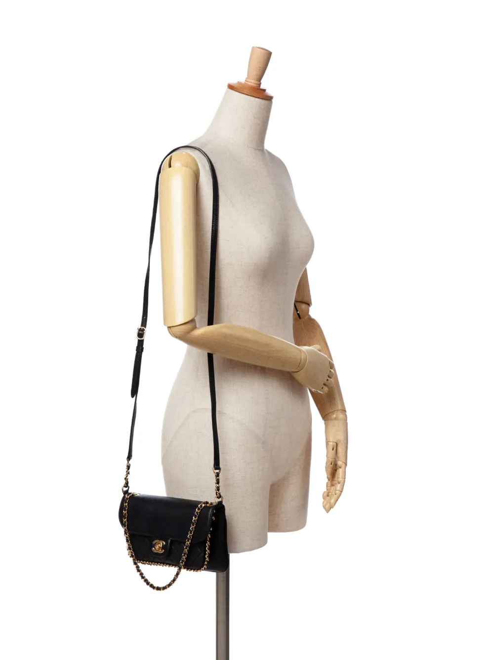 CHANEL Pre-Owned 2016-2017 Small Quilted Lambskin CC Unchained Flap satchel | Pre-Owned | Image 2