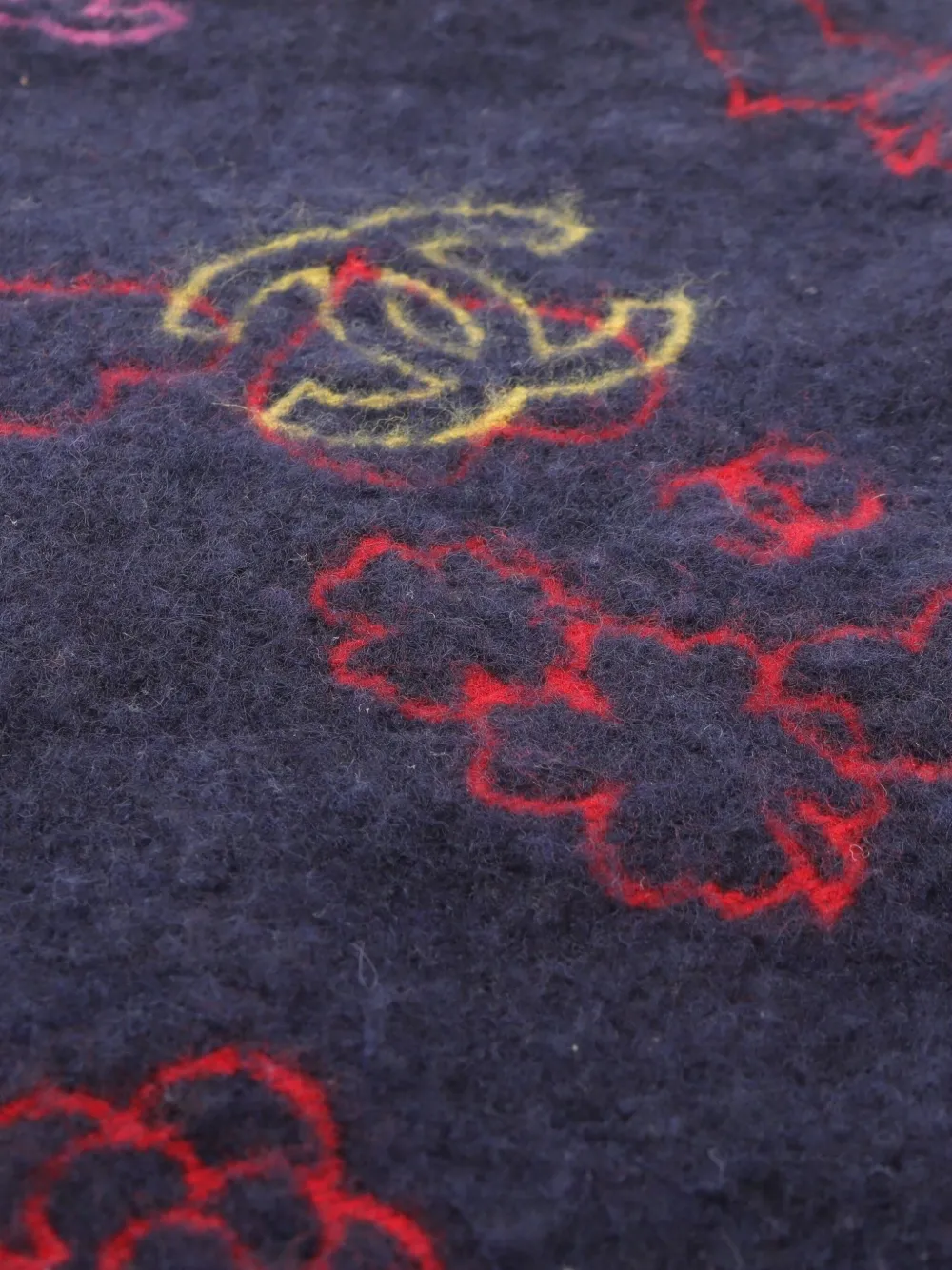CHANEL Pre-Owned 2021 Camellia Stall shawl | Image 2