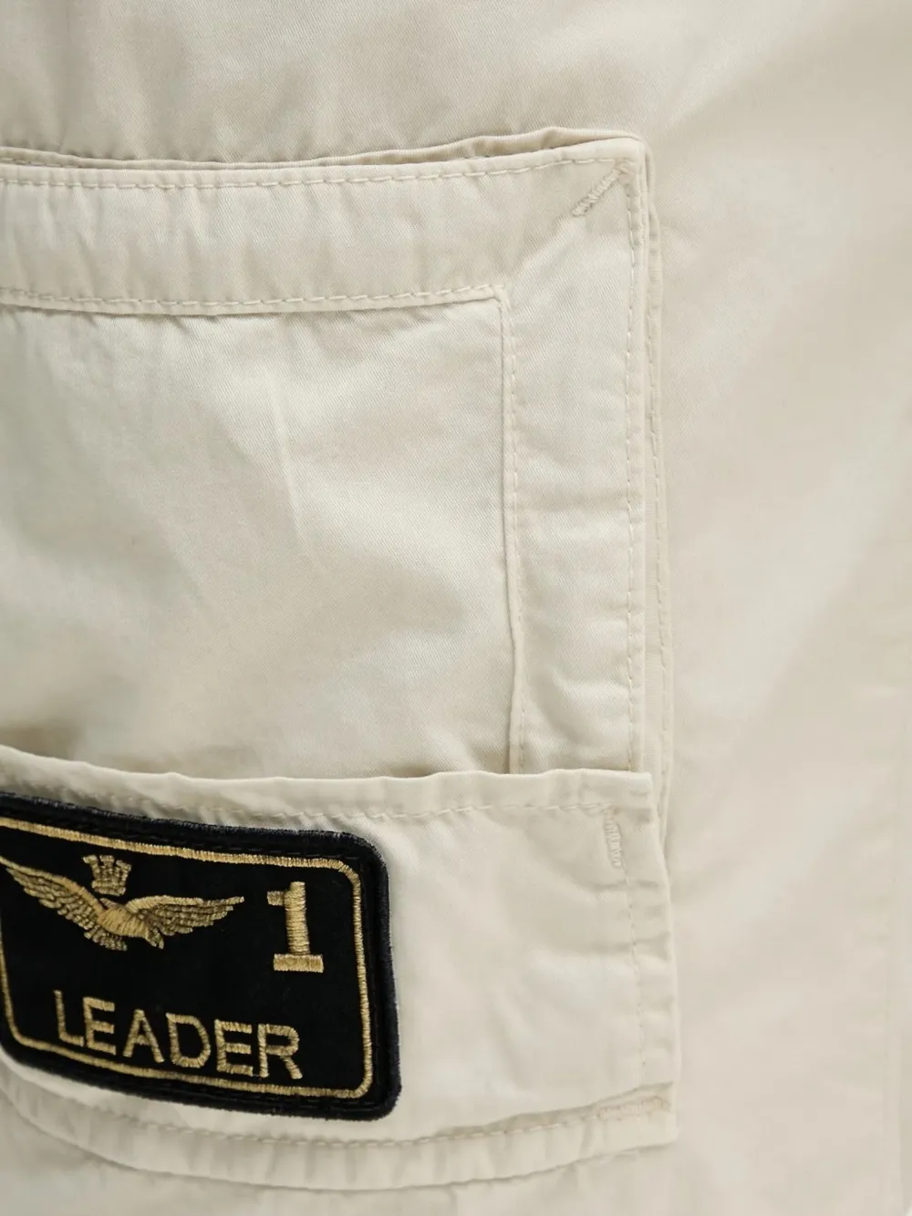 Aeronautica Militare Cargo shorts met patch Beige