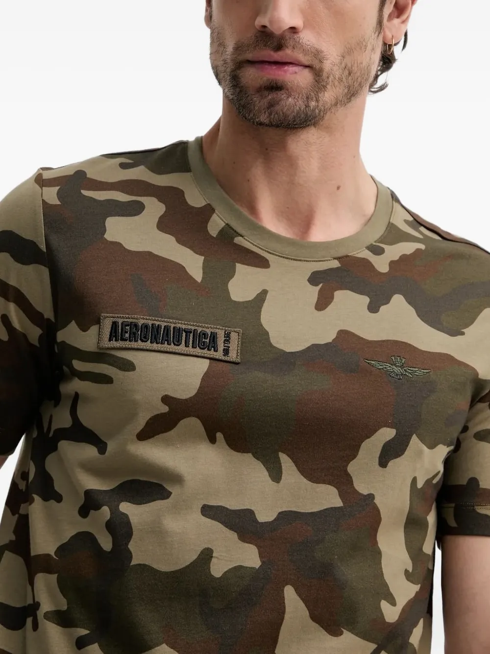 Aeronautica Militare T-shirt met camouflageprint patch Bruin