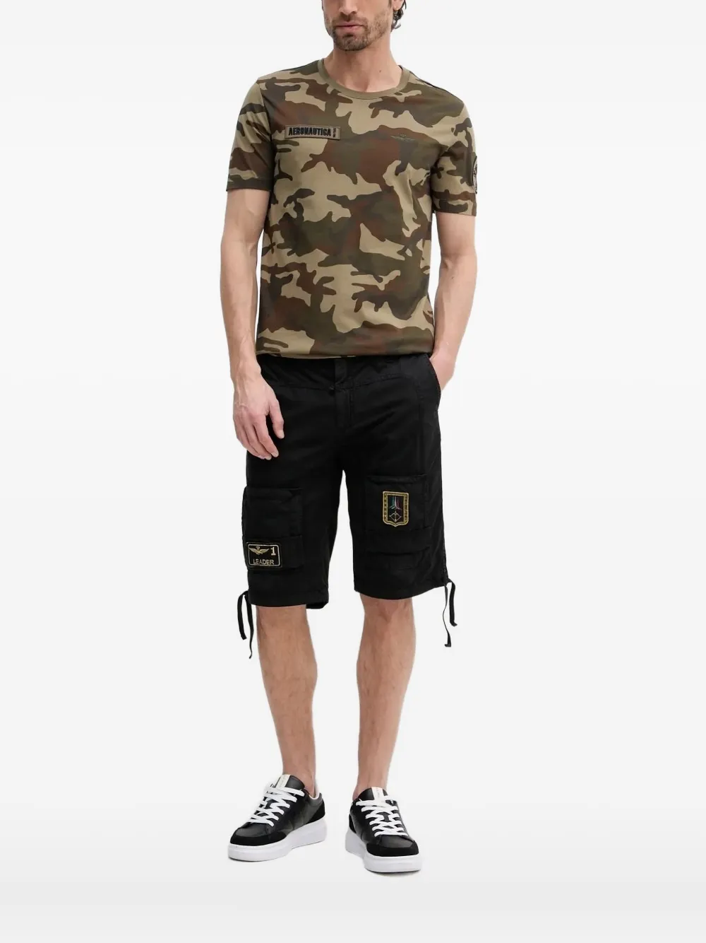 Aeronautica Militare T-shirt met camouflageprint patch Bruin