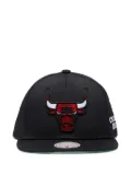 Mitchell & Ness bulls logo snapback cap - Black