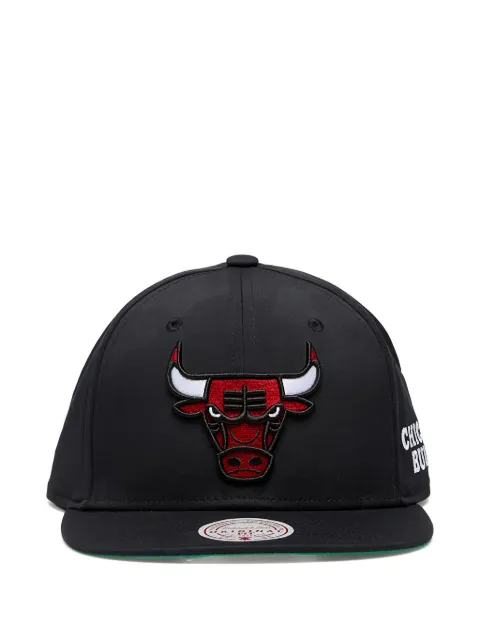 Mitchell & Ness bulls logo snapback cap