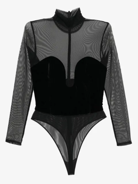 Xenia Magera All eyes on me top