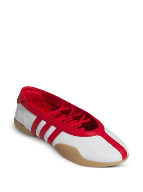 adidas سنيكر 'تايكوندو مي' "كلاود وايت/بيتر سكارليت/غام"