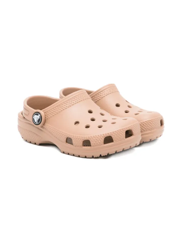 Crocs Kids クラシック クロッグサンダル | ブラウン | FARFETCH JP