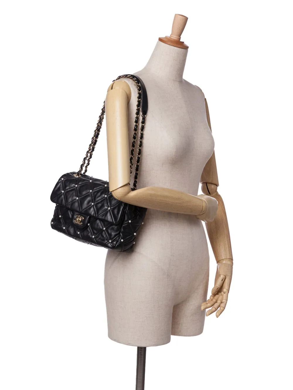 CHANEL Pre-Owned 2019 Medium Quilted Lambskin Pearl Studs Flap shoulder bag | Pre-Owned | Image 2