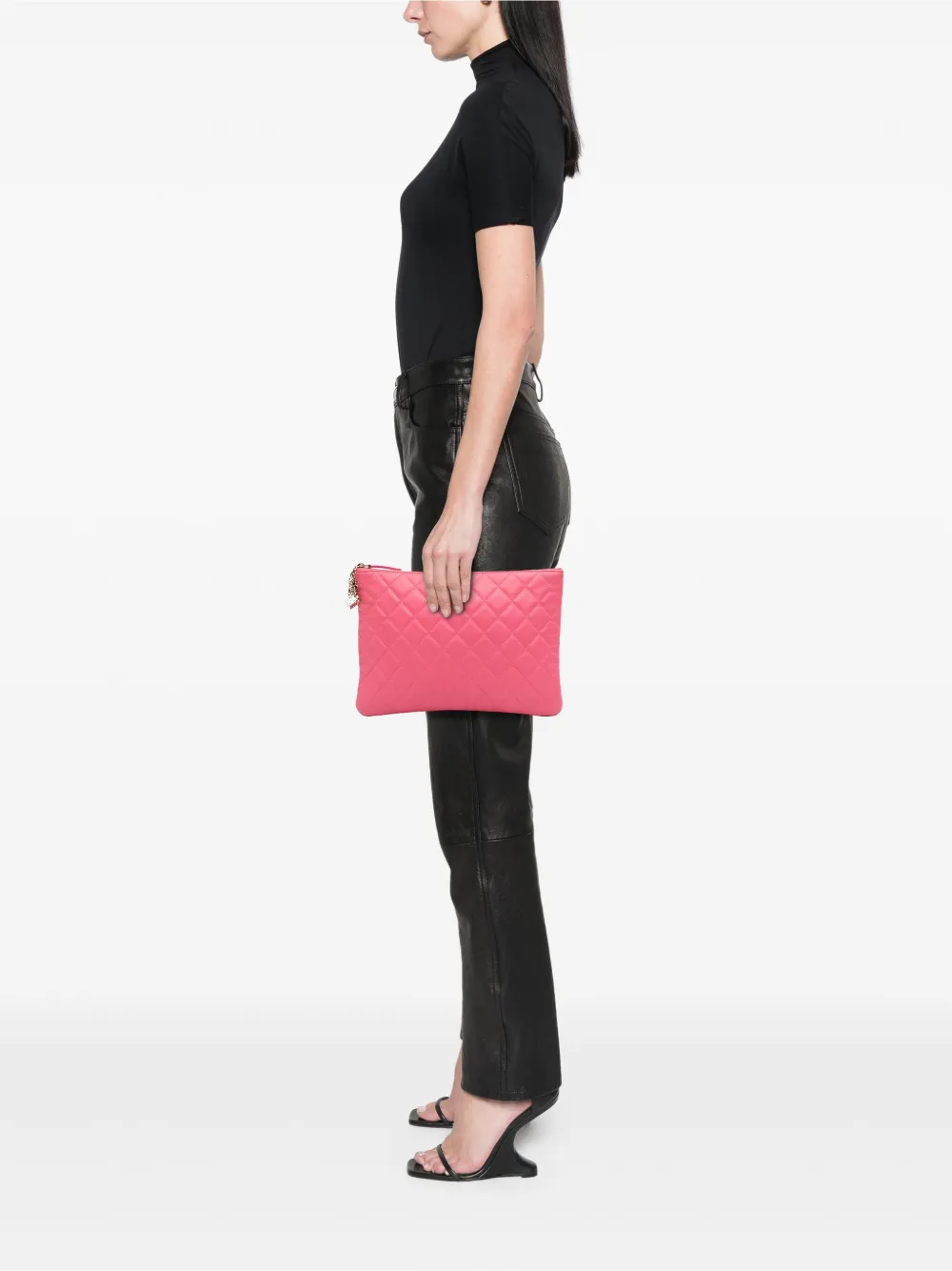 CHANEL Pre-Owned pochette matelassée O Case médium (2016-2017) | Pre-owned | Image 2