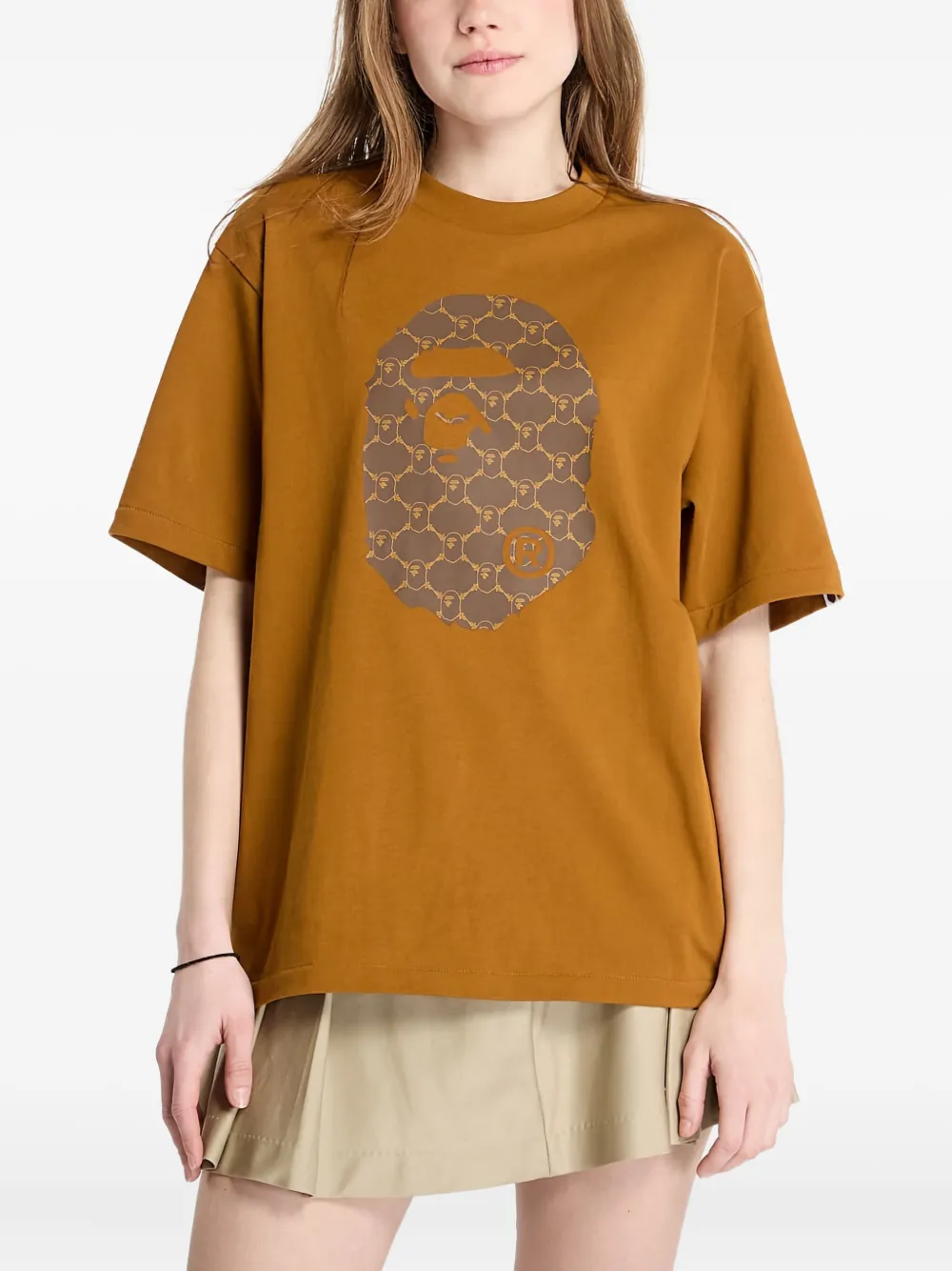 A BATHING APE T-shirt met monogram Beige