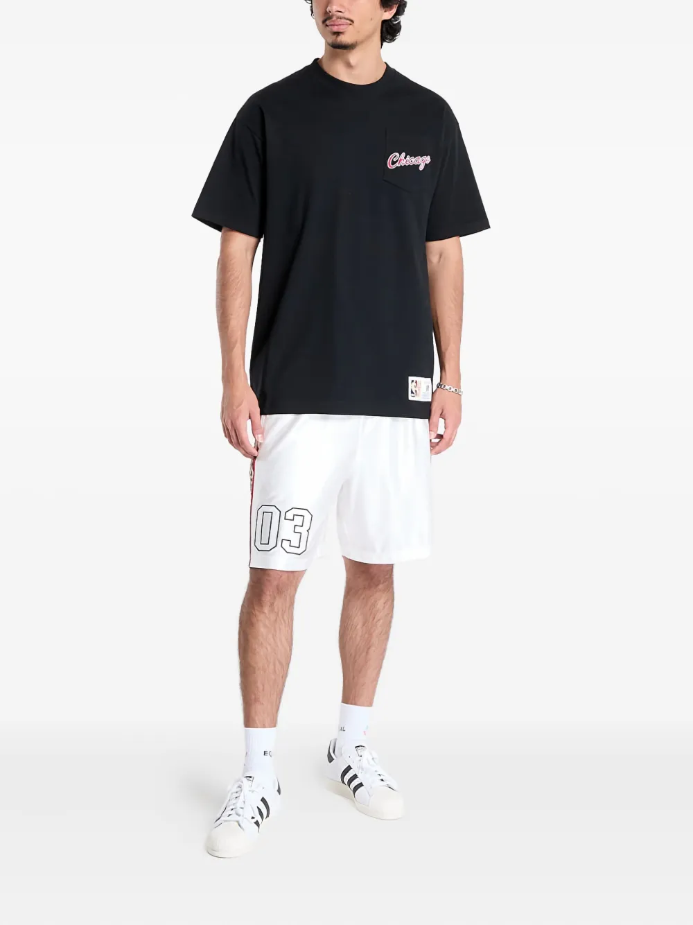 Mitchell & Ness Chicago Bulls Vintage Logo Double Hit T-shirt | T-Shirts | Image 2