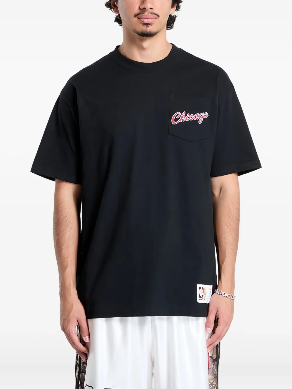 Mitchell & Ness Chicago Bulls Vintage Logo Double Hit T-shirt | Black | Image 1