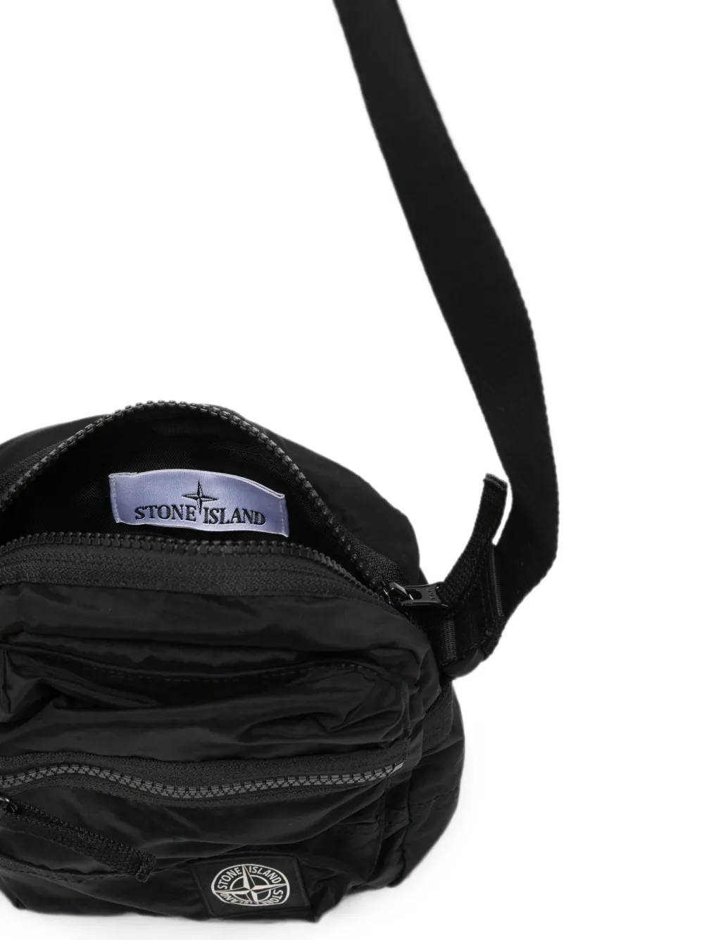 ストーンアイランド　メッセンジャーバッグ Stone Island logo-detail Messenger Bag | Black | FARFETCH