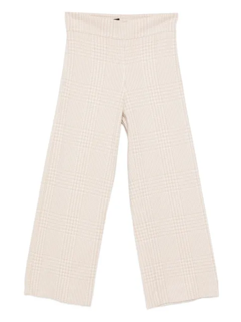 D.Exterior check-pattern trousers