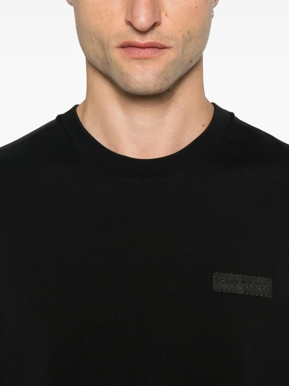 Givenchy logo-patch cotton T-shirt Zwart