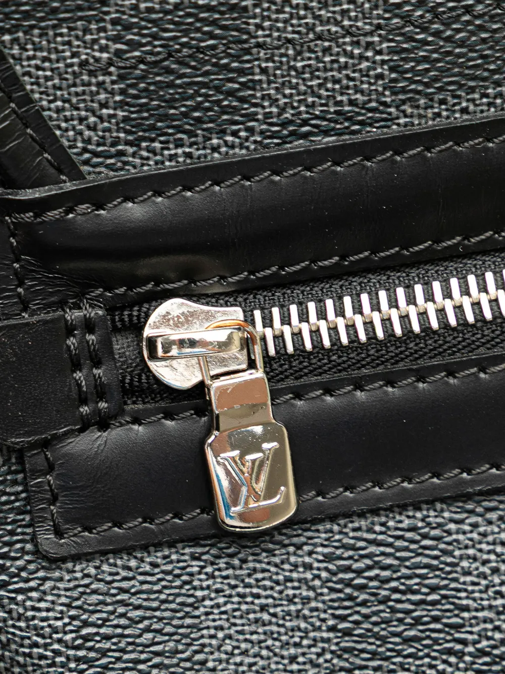 ルイヴィトン ダミエグラフィット ダニエルMM ショルダーバッグ ダミエ・グラフィット ダニエルMM 詳細情報とお値段 【ルイ