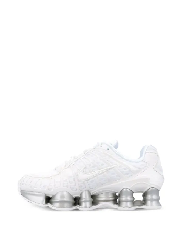 Nike Shox TL スニーカー | ホワイト | FARFETCH JP
