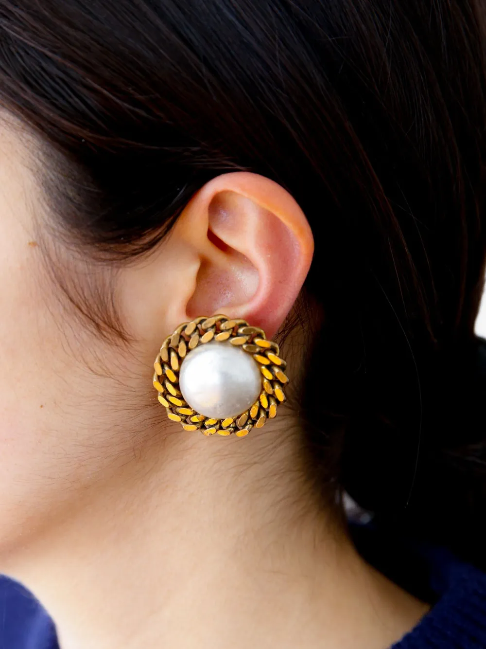 CHANEL Pre-Owned 1980s faux-pearl chain earrings | Pre-Owned | Image 2