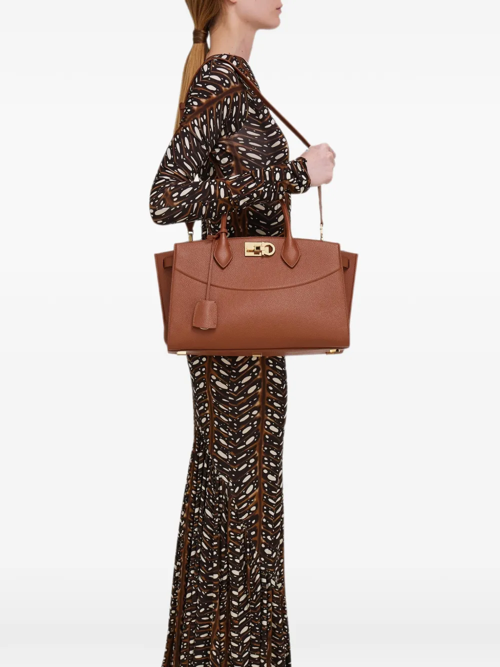 Ferragamo Studio Soft geweven shopper Bruin