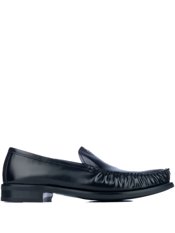 プラダ ロゴプレート レザーローファー シボ革 ベルト ブラック 軽量 Prada レザーローファー | ブラック | FARFETCH JP