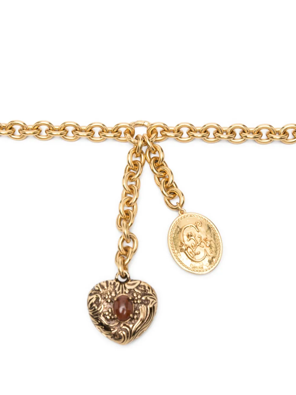 Chloé Kettinriem met gouden hartbedel