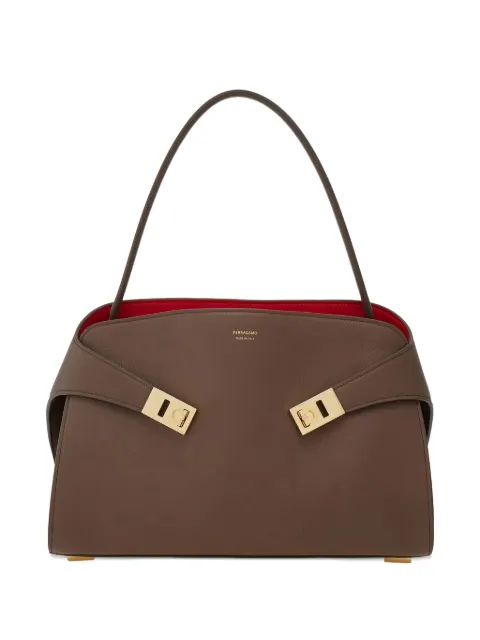 Ferragamo شنطة بمقبض علوي وزينة مشبك