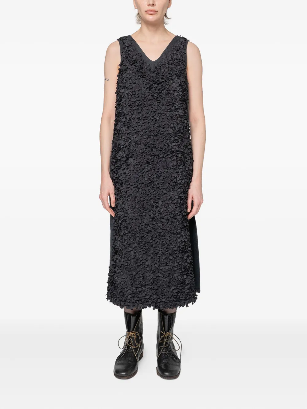 Muller Of Yoshiokubo Flowy jurk met V-hals - Zwart