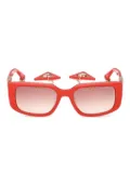 GUESS EYEWEAR chain-embellished rectangle sunglasses - Red