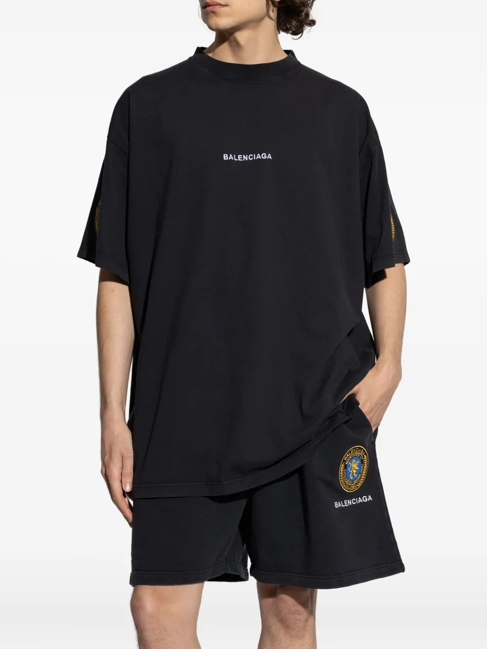 Balenciaga Uniform Merch T-shirt met geborduurd logo Zwart