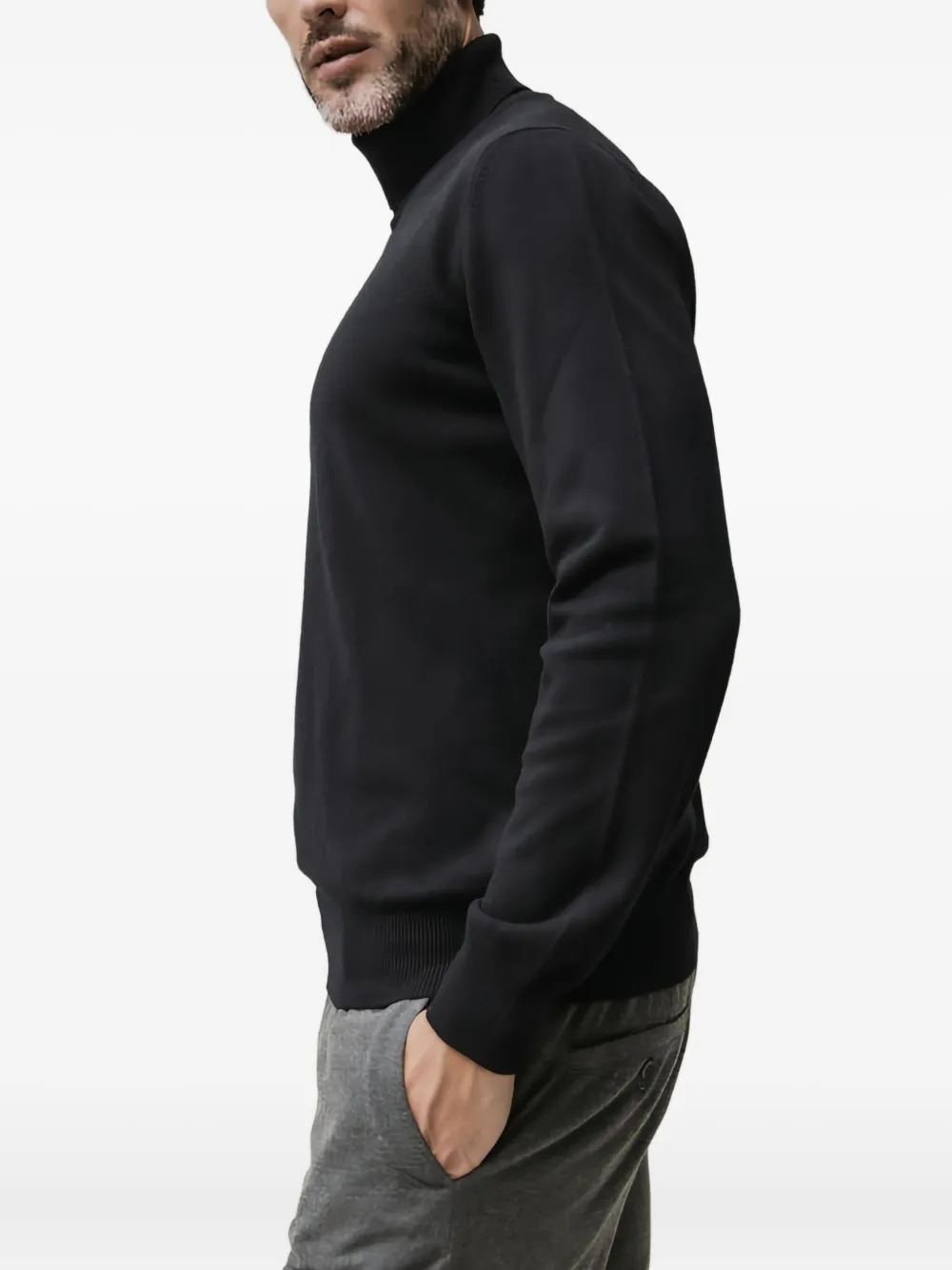 Giuuno Turtleneck Long-sleeve Sweater In Black