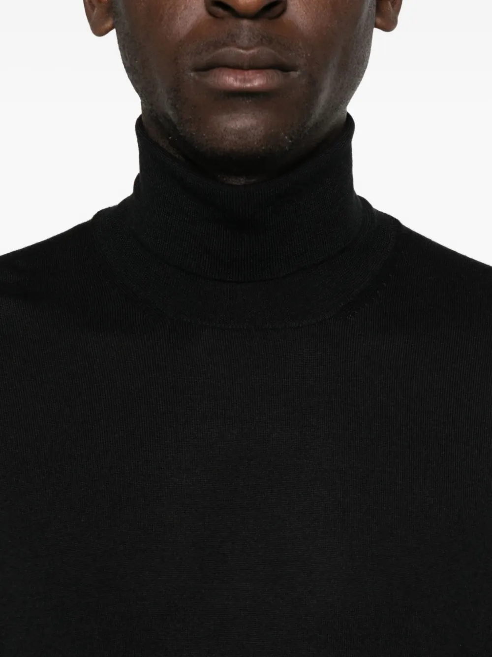 Giuuno Roll-neck Sweater In Black