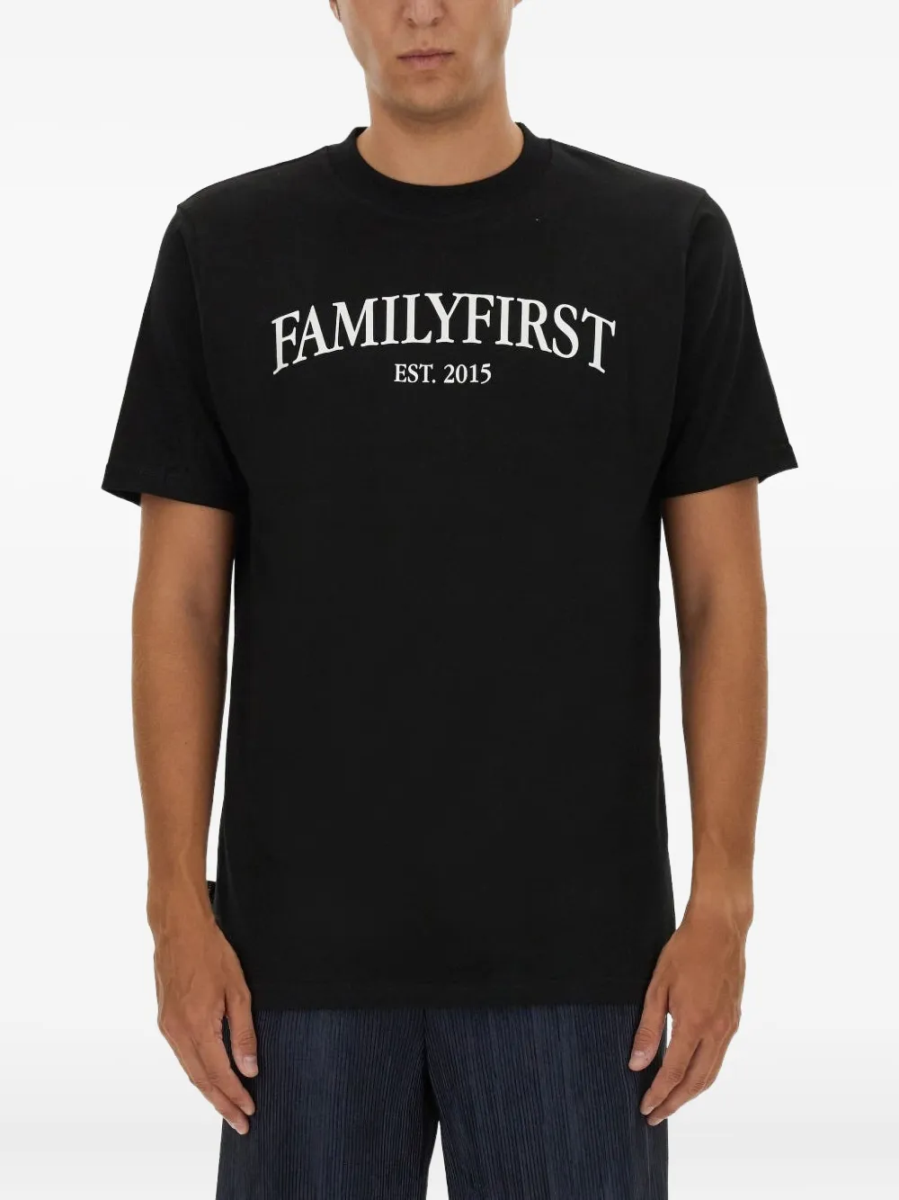 Family First ロゴ Tシャツ - ブラック